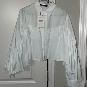 NWT Zara white poplin ruffle sleeve, button down shirt. Size M. Never worn.
